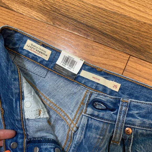 Levi's Wedgie Jeans Size 25 - Picture 2 of 5